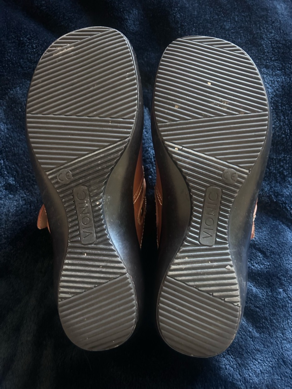 Vionic Clogs Shoes - Picture 4 of 9